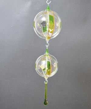 Lichtmolen hangend rond, 80 mm, groene banen, gecombineerd met een andere maat en glasdruppel