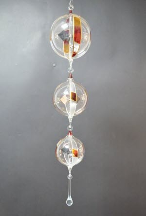 Lichtmolen hangend, rond, 60 mm, rode banen, gecombineerd met meerdere maten en glasdruppel