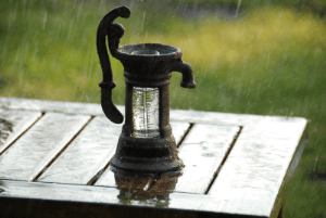 Tafelregenmeter waterpomp 